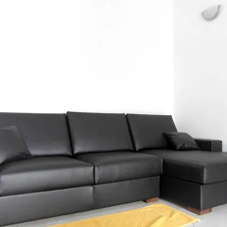 With 2 Bedrooms In With Furnished Balcony 2 Km From The Beach Apartamento