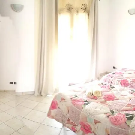 With 2 Bedrooms In With Furnished Balcony 2 Km From The Beach Apartamento